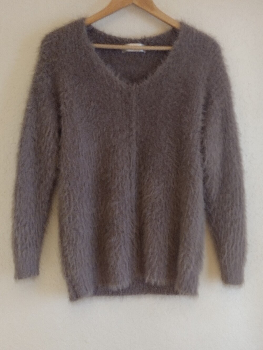 Stanton Fuzzy Eyelash Knit V-Neck Sweater Taupe Gray M/L Cozy Western Boho - Picture 2 of 6